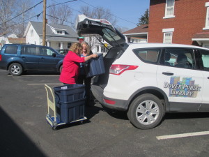 Jill and Linda pack the car